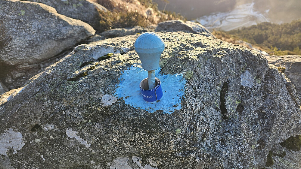 Hovedstien ned igjen var godt merket, og det var nesten påkrevd for å finne frem