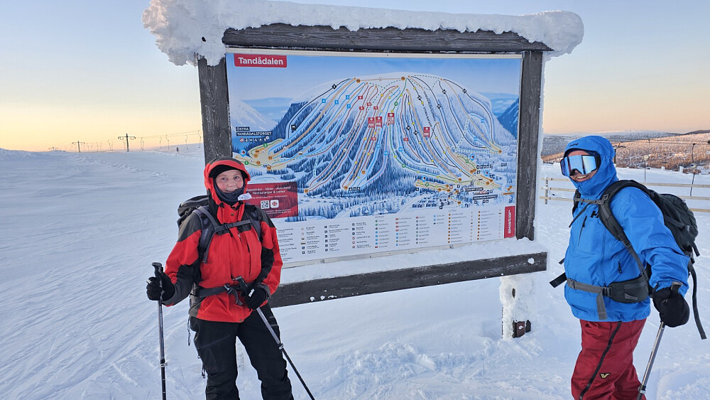 Etter toppen var det ikke lange biten bort til heisene og vi kunne ake ned alpinbakken