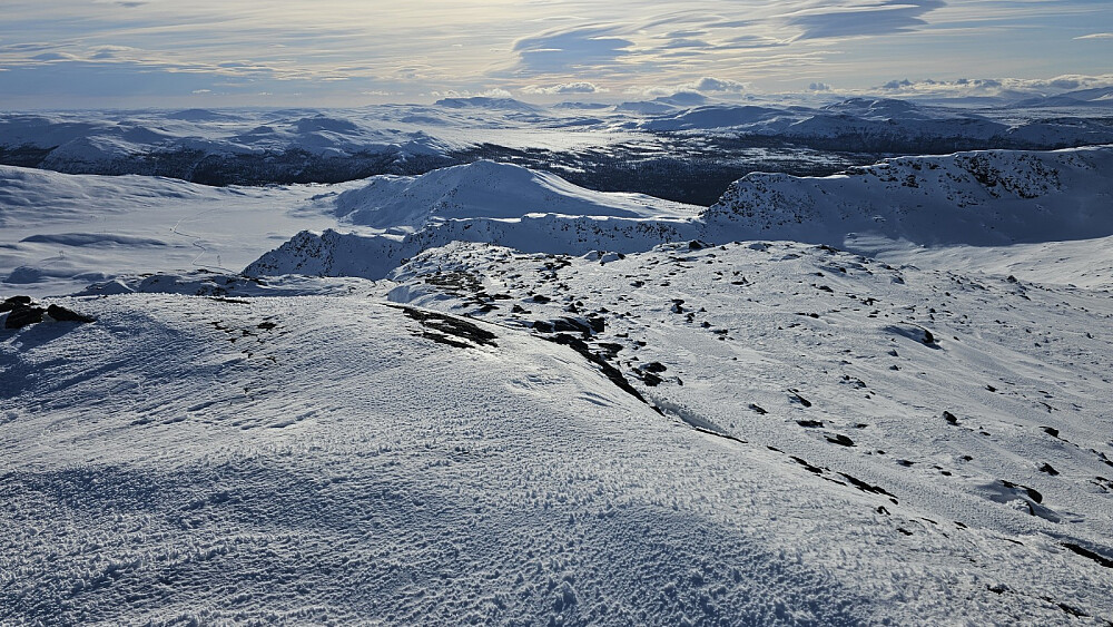 Utsikt ned på Sprenpiggen og Espedalen. Jeg vurderte en tur oppom Sprenpiggen, men var i grunn fornøyd med tur for i dag.