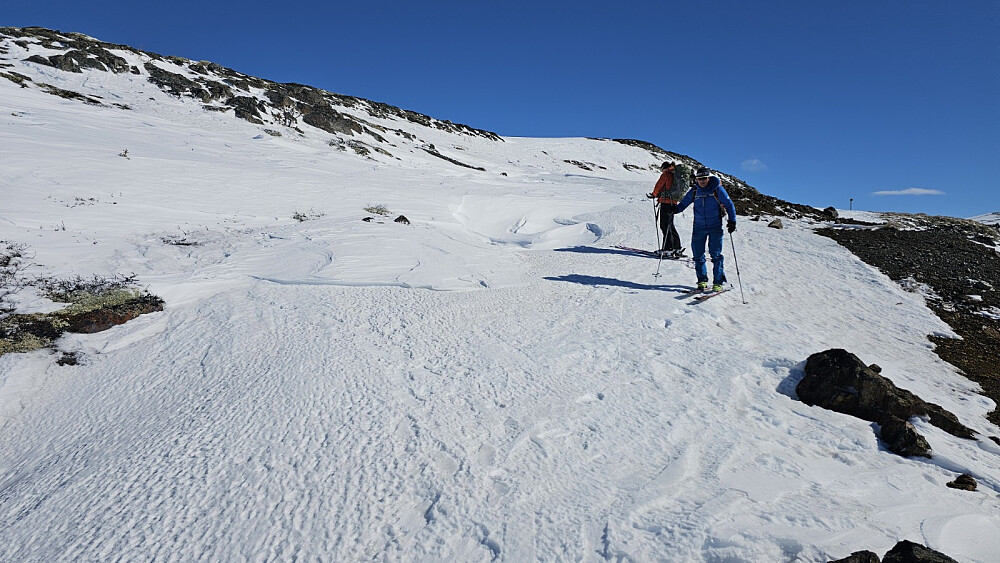 Det ble en liten pause ved gruva for å kikke på gruveåpningene