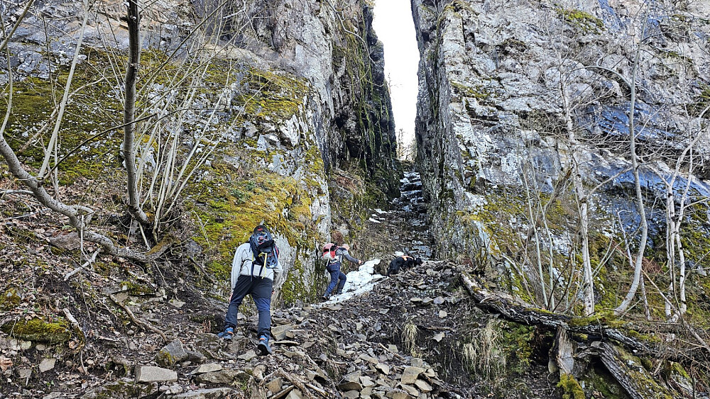 Turens artigste parti bød på litt lett klyving, men som ble litt utfordrende pga mye vann og en del løs is