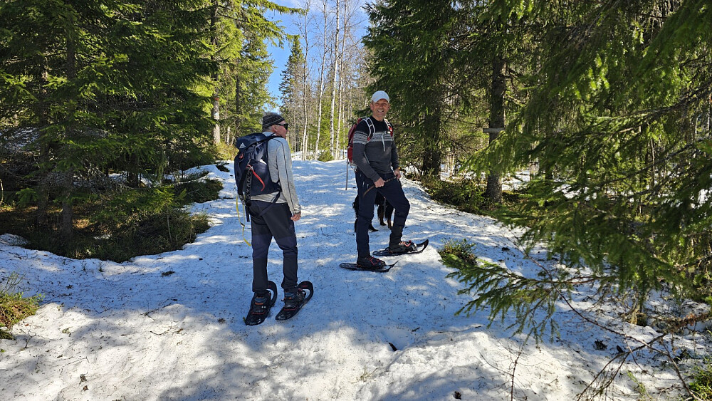 Lengre opp kom ikke sola så godt til, og trugene var greie å ha