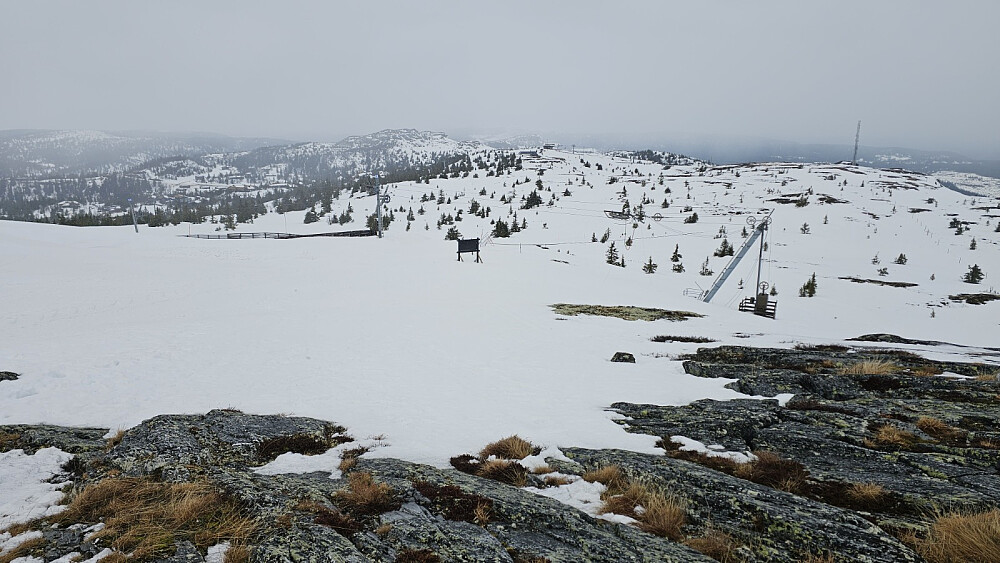 Fra toppen og bort mot selve Kvitfjell