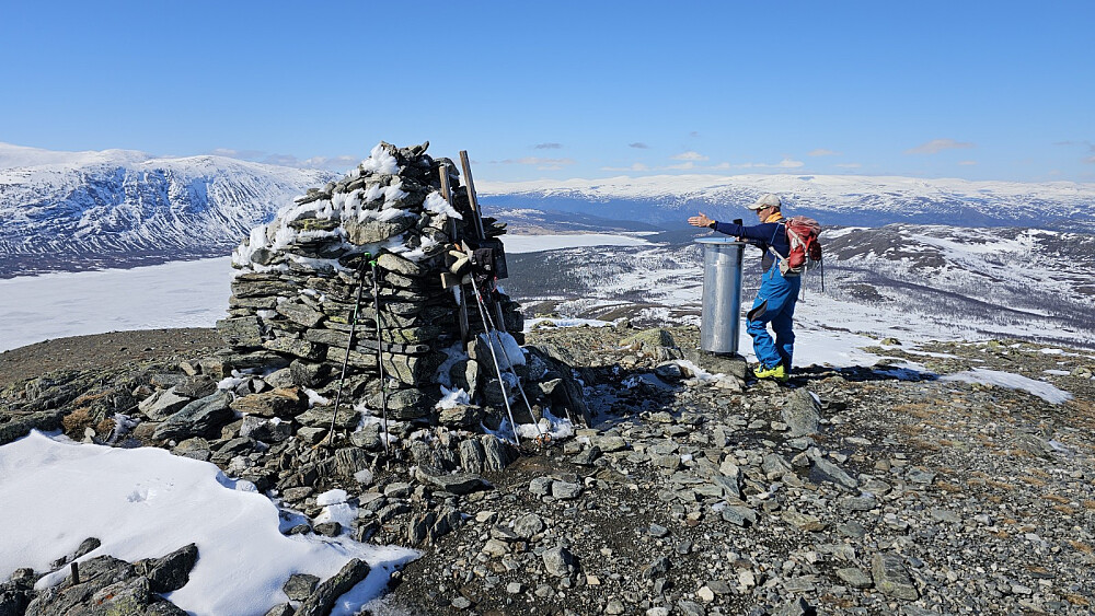 Vi kikket litt på omgivelsene med utgangspunkt i siktskiva på toppen