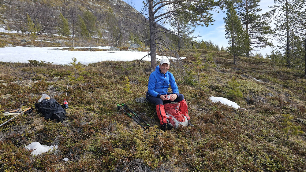 Matpause i lyngen litt før vi var tilbake til bilen