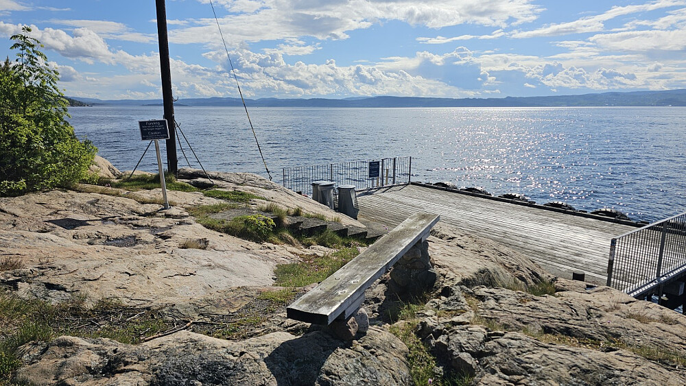 Tok også en tur ut på brygga hvor det går rutebåt om sommeren