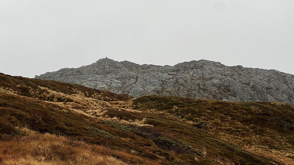 Kjerringfjellet dukker opp