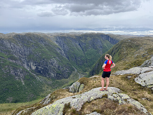 Utsikt ned i Hopsdalen