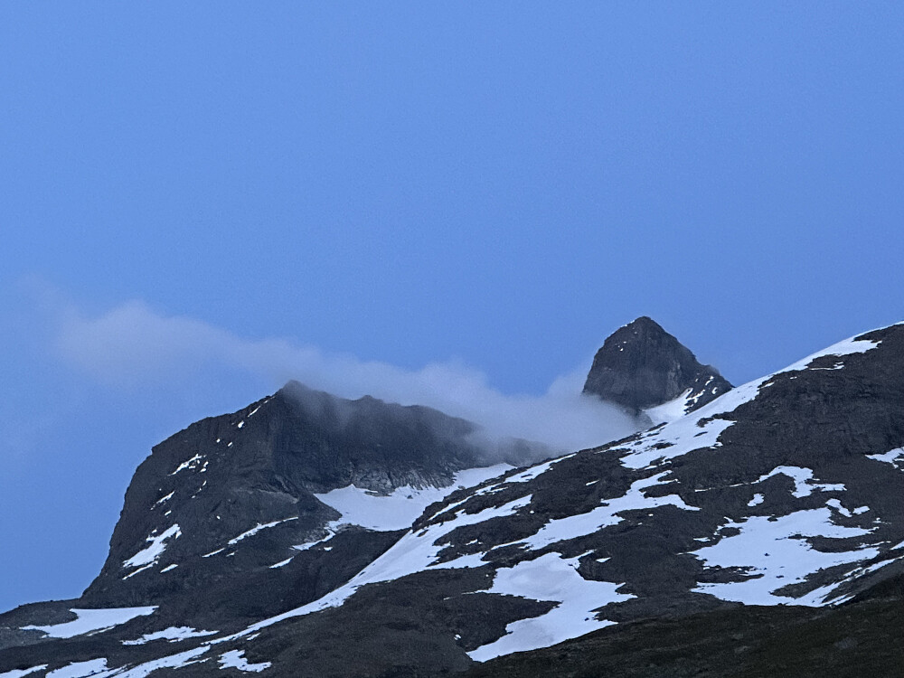 Stølsnostinden og Stølsnosbreahesten