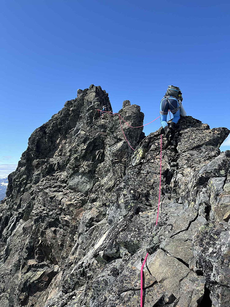 Cecilie i farta på første lengde. Foto: Thor R