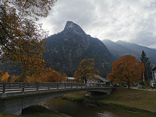 Toppen er meget synlig fra Oberammergau.
