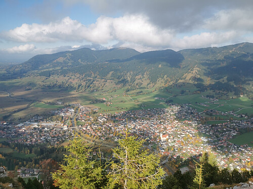 Utsikt rett ned i Oberammergau.