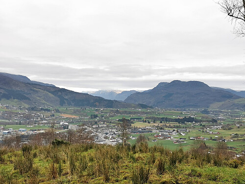 Etne kan sees fra toppen.