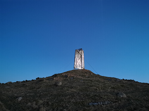 Tormodvarden 90 moh før det ble helt mørkt.