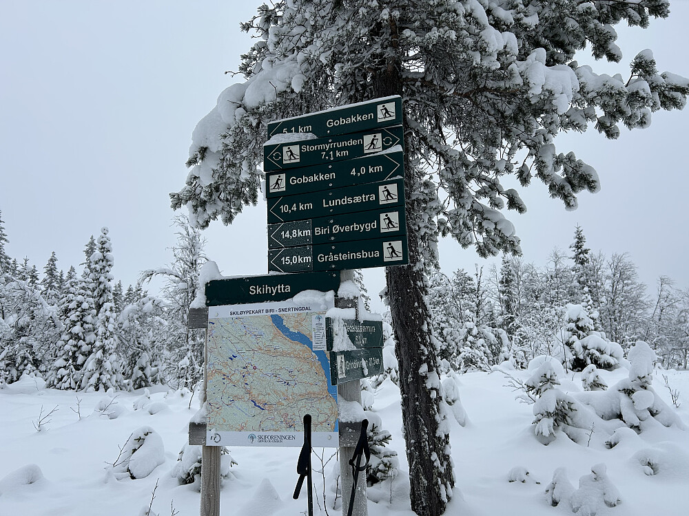 Løypeskilt ved skihytta