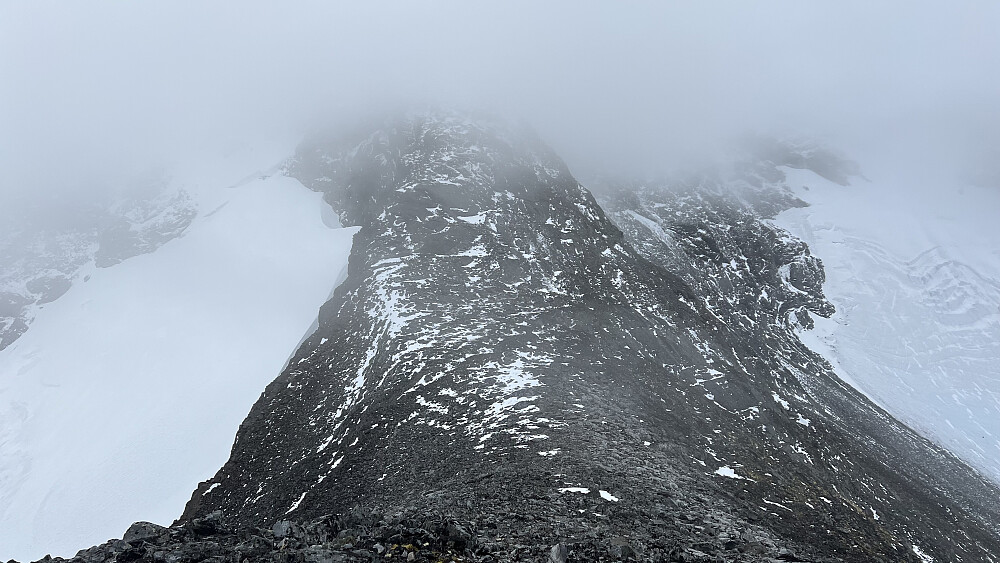 Opp mot Veslfjelltinden fra bandet