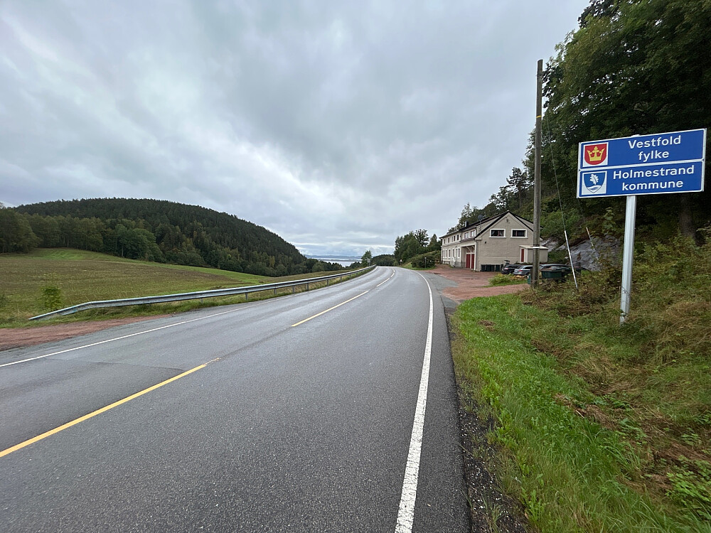 Parkerte i Buskerud og gikk til Vestfold.