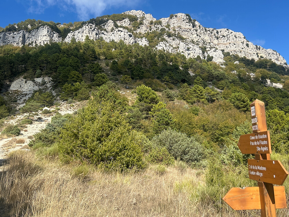 Ser jo litt bratt ut, men jeg syntes det var helt greit å gå ned fra toppen av fjellet, litt til høyre først.