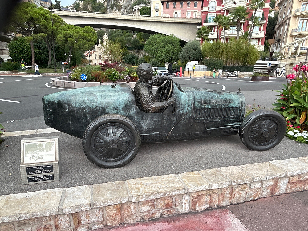 De skulle kjørt slike biler i Monaco Grand Prix, så hadde løpene blitt litt mer underholdende.