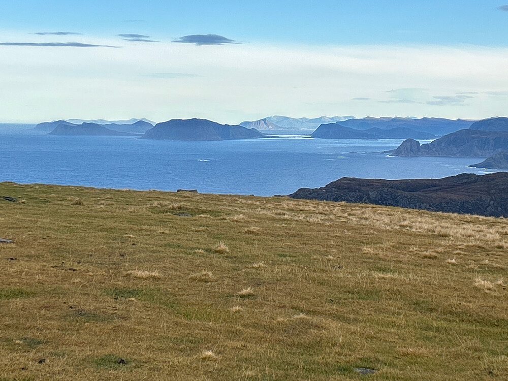 Utsikten nordøstover til Sunnmøre.
