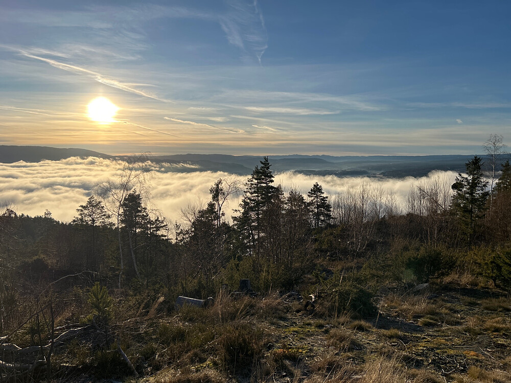 Utsikt over tåka i Hokksund mot Kongsberg som ser å til å være fri for tåke.