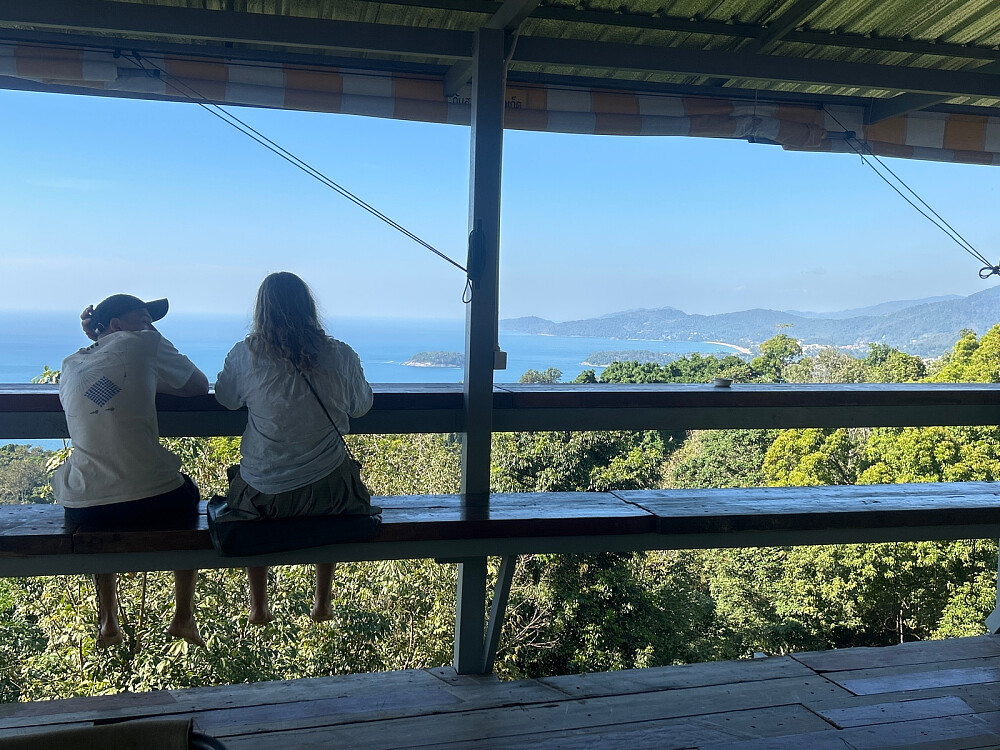 Pause på en liten kafé og inntak av iste.