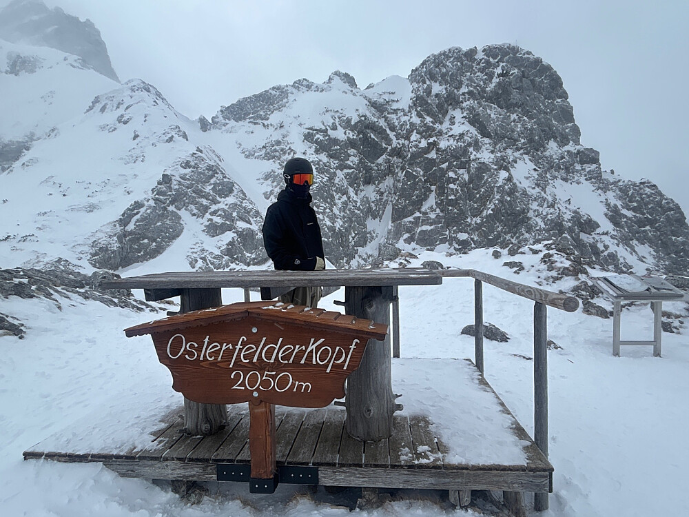 Vegard ved sitteplassen på Osterfelderkopf i Garmisch.