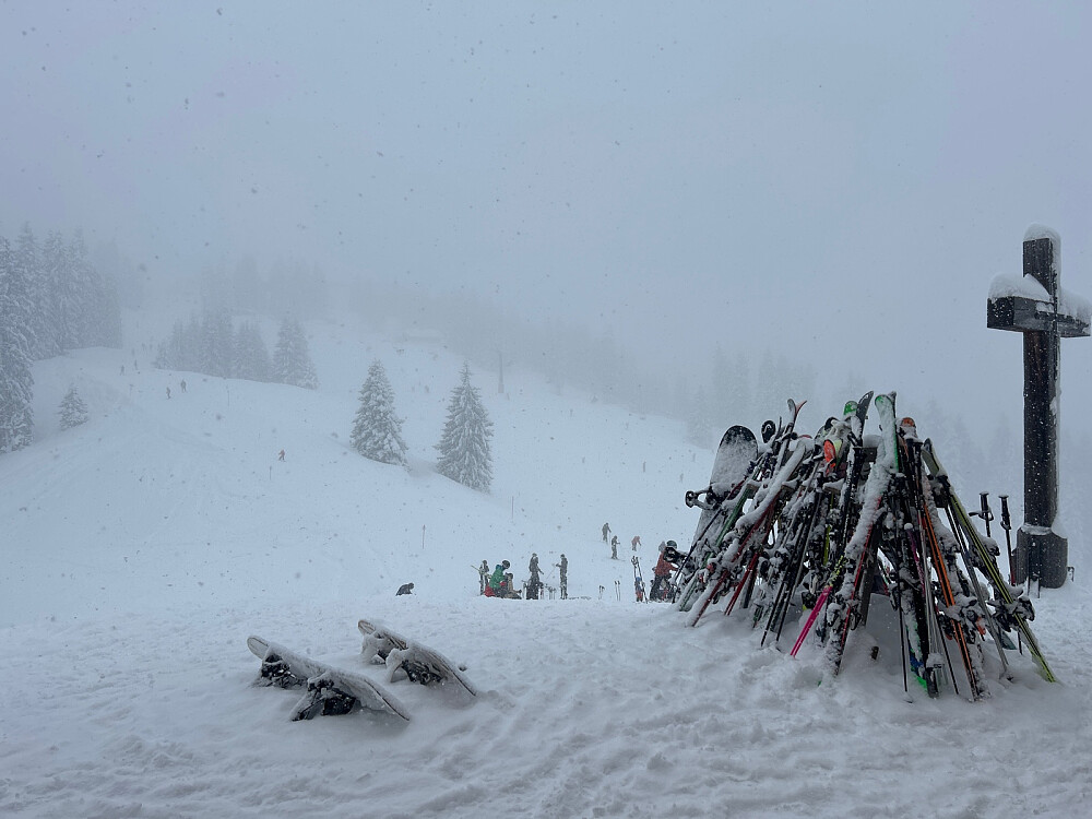 Ved Berggasthof Kreuzalm på 1580 moh snødde det i Garmisch.