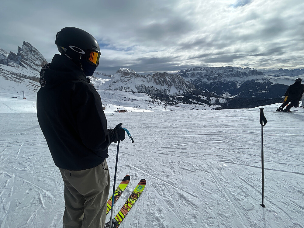 Her har vi kommet oss helt til oppunder Secéda på nordsiden av Val Gardena og er klar for lang tur ned til Sankt Christina.