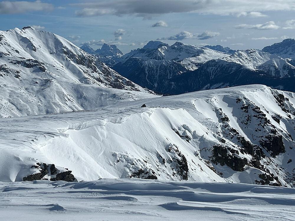 Utsikt fra toppen av Pala di Santa mot enda flere fine fjell.
