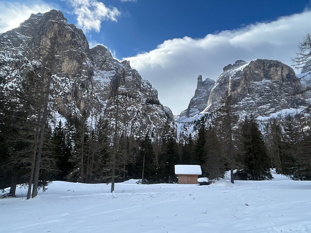 Her er vi allerede halvferdige med runden og er forbi Val Gardena.
