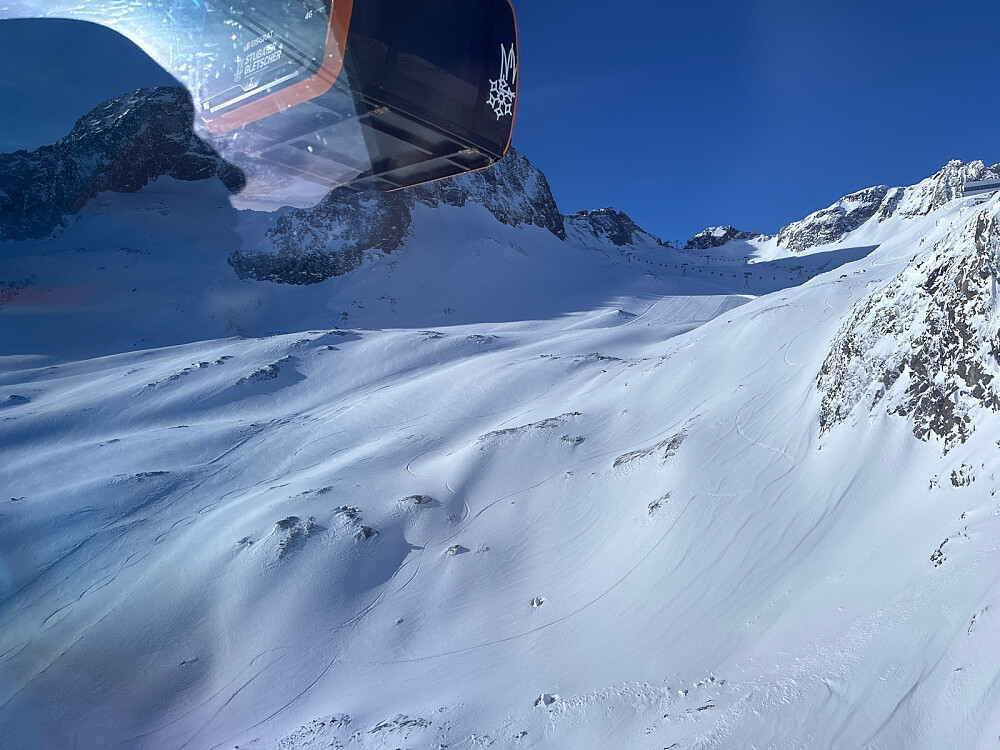 I den andre gondolen på vei opp til isbreområdet i Stubai.