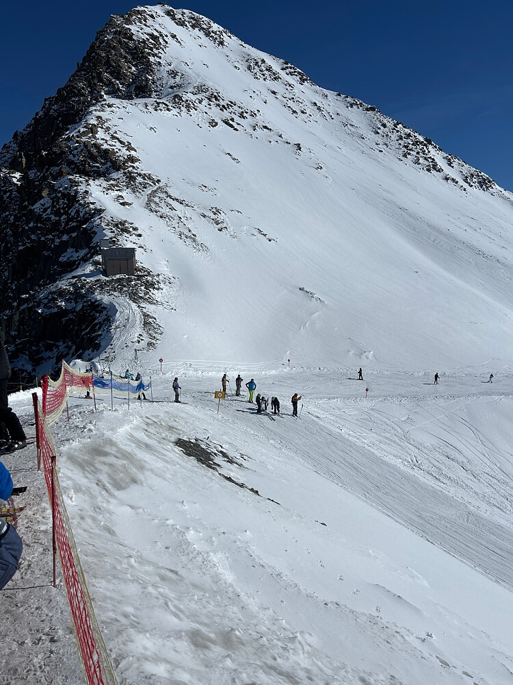 Utsikt til Schaufelspitze på 3332 moh fra Schaufeljoch. Litt for bratt for meg å gå opp dit på denne tiden av året.