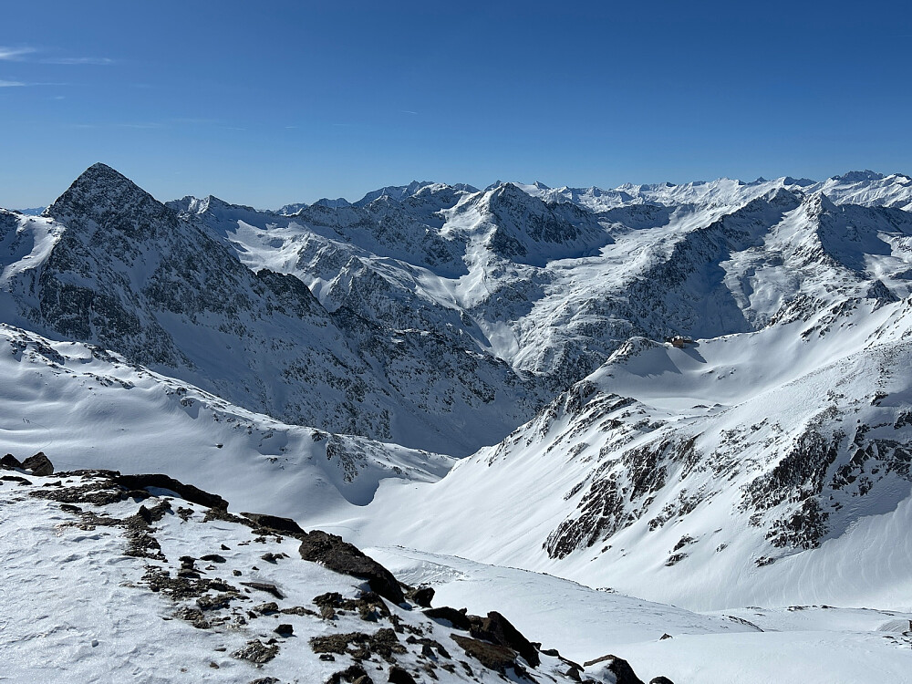 Tror bildet er tatt fra Fernaujoch og sørover.
