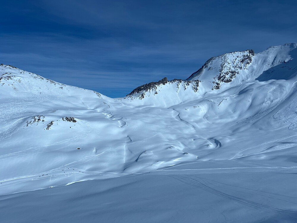 Bildet er tatt fra gondolen mot Piz Val Gronda. Mange fine fjellsider for offpiste her, men også livsfarlige fjellsider hvor det har gått store snøras.