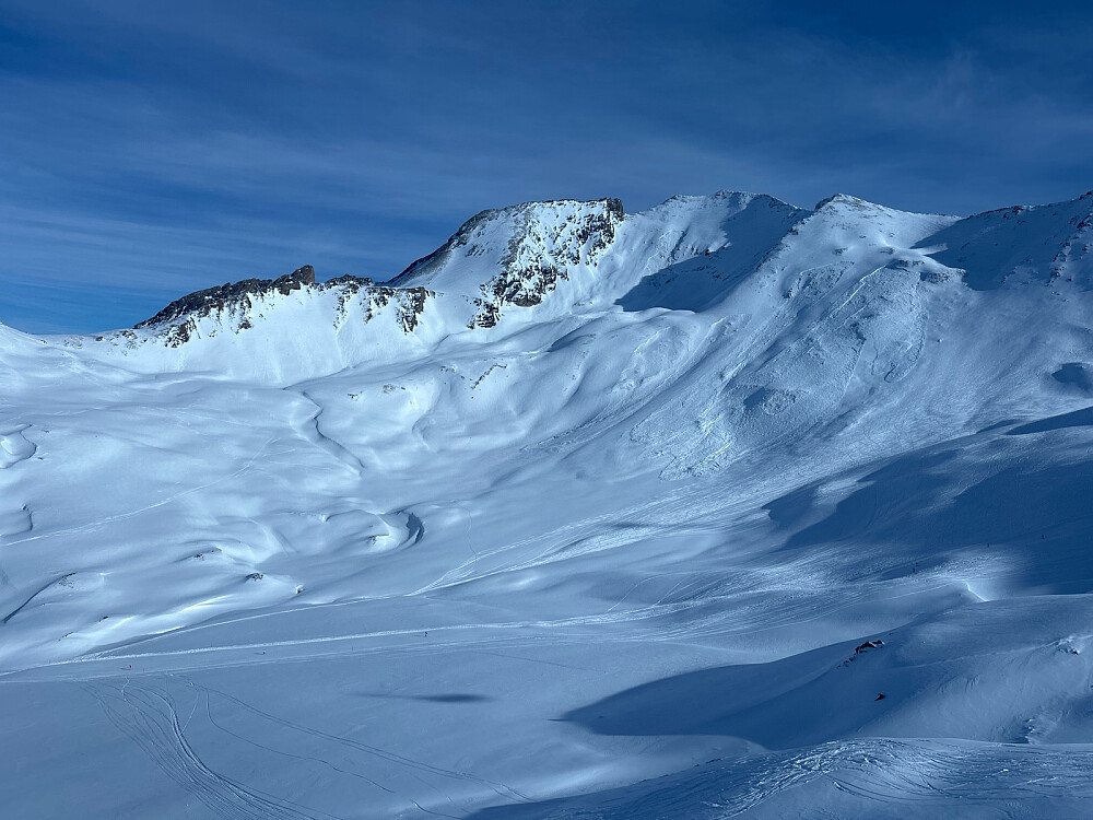 Bildet er tatt fra gondolen mot Piz Val Gronda. Mange fine fjellsider for offpiste her, men også livsfarlige fjellsider hvor det har gått store snøras.