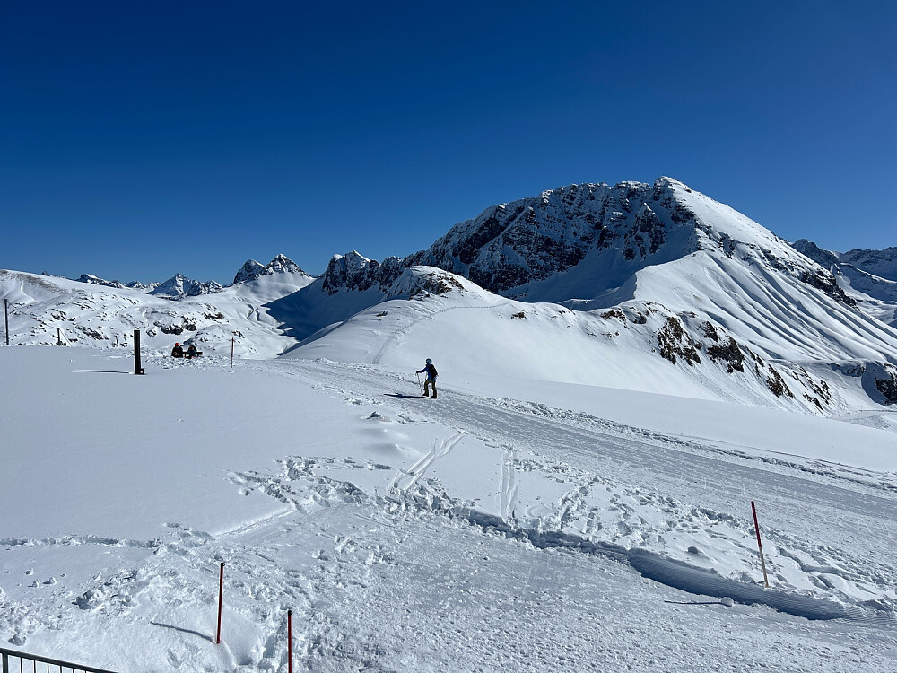 Etter Lech besøkte jeg Rufikopf utsiktsplattform hvor vi her ser sørøstover mot Rufikopf og Rufispitze.