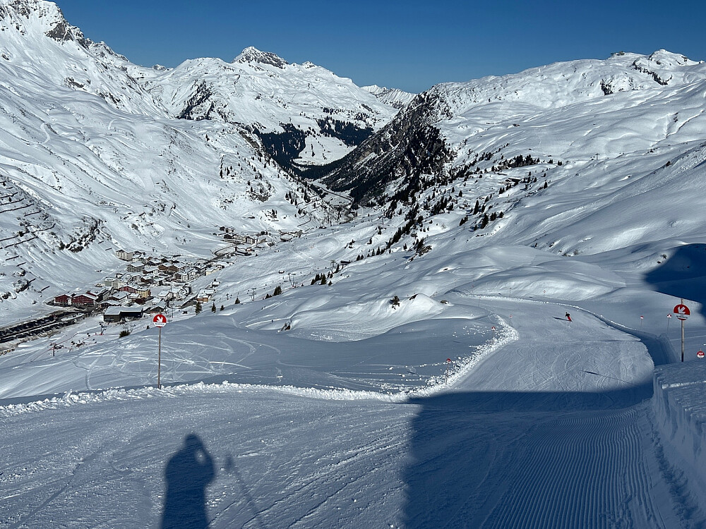 I bakken ned mot Zürs.