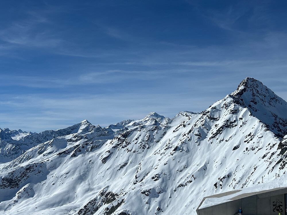 Bildet er tatt fra Gaislachkogel mot Schwarze Schneid.