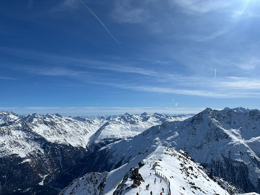 Bildet er tatt fra Gaislachkogel. Slalåmløypa vi fulgte nedover ses nederst i bildet.