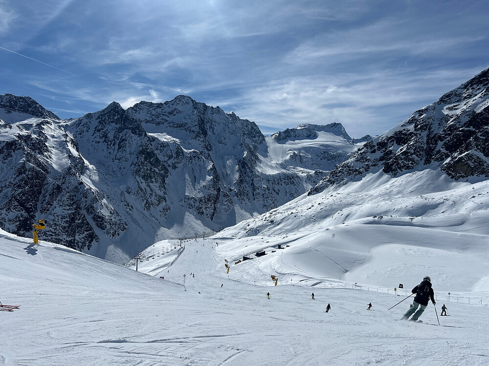 Dalen innover mot Schwarze Schneid.