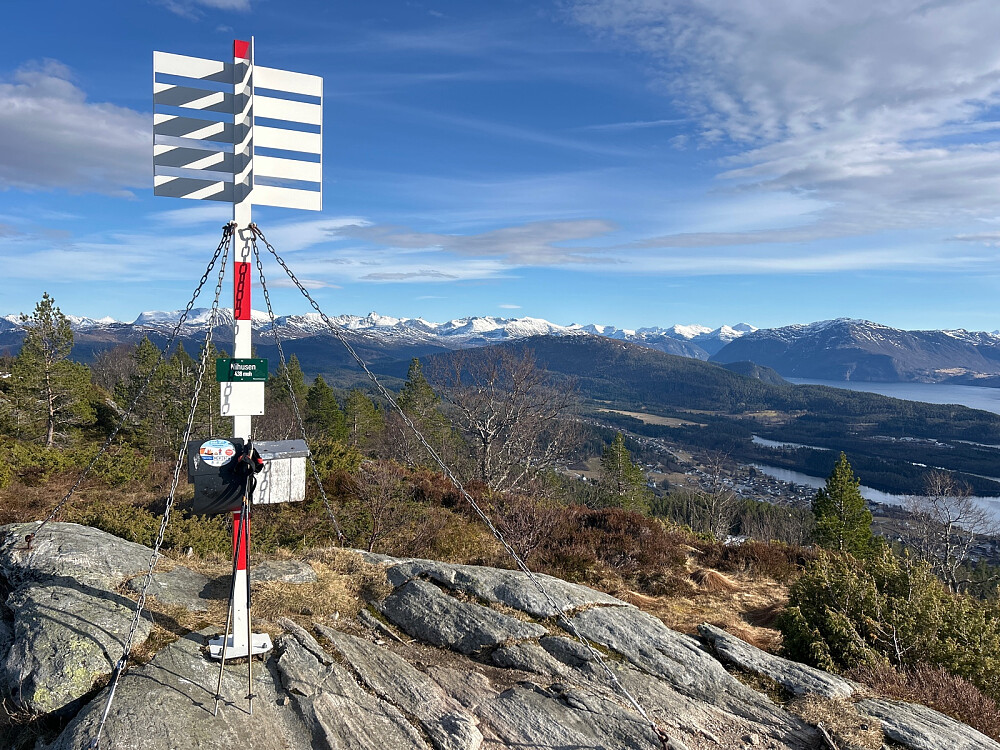 Toppen av Nihusen med blant annet Lauparen i bakgrunnen.