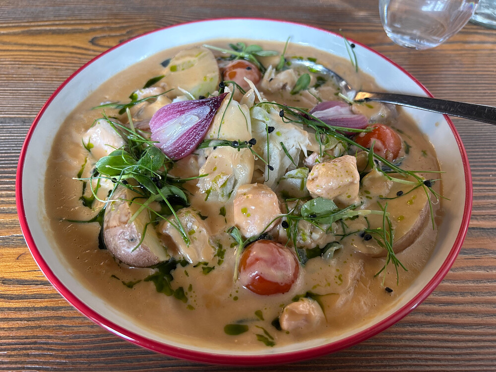 Fiskesuppe til lunsj på Skistua.