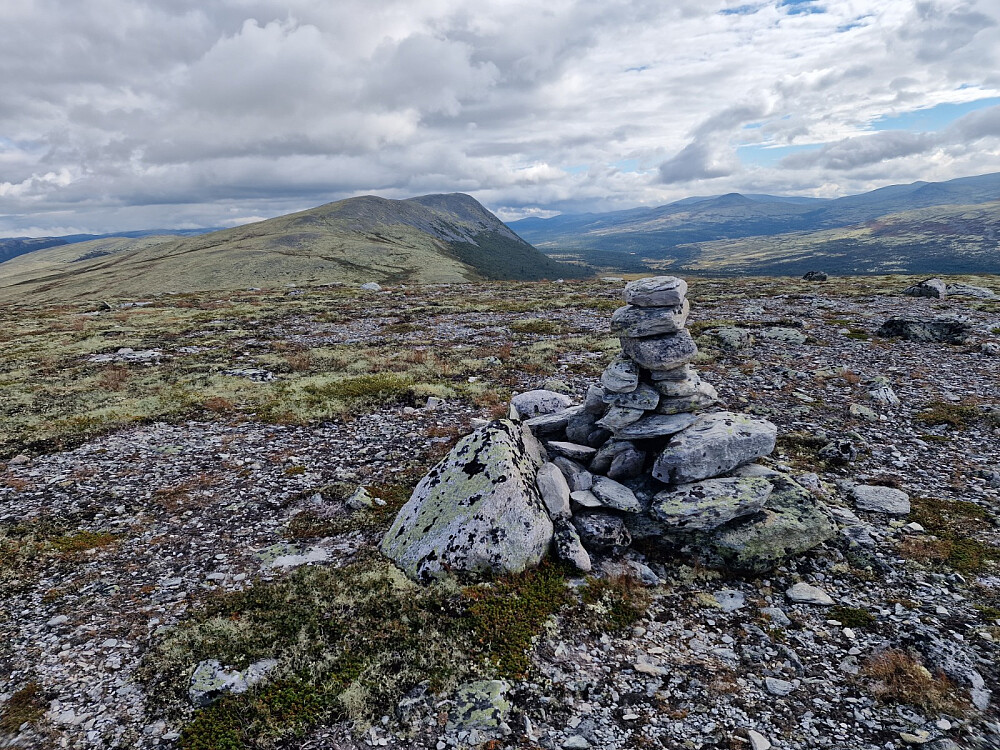 Toppen av Kampan, Høykuven bak. Neste topp.