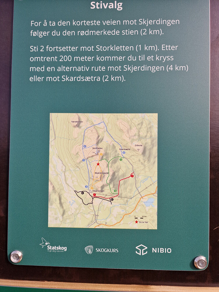 Plakat over stiene i området