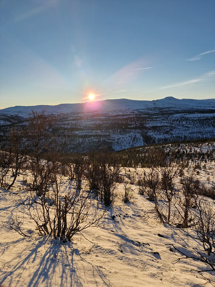 Siste solstrålene på vei ned