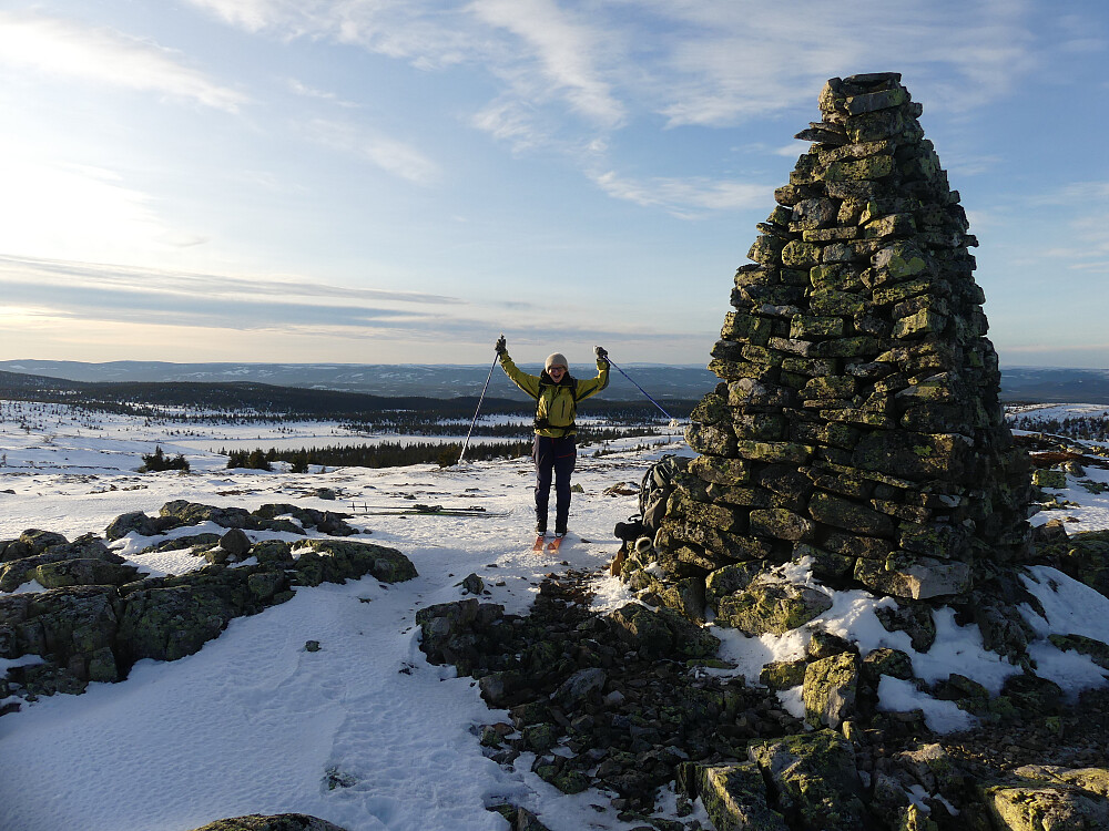 Lite snø, men nok til at skiene kan sitte på helt til topps.