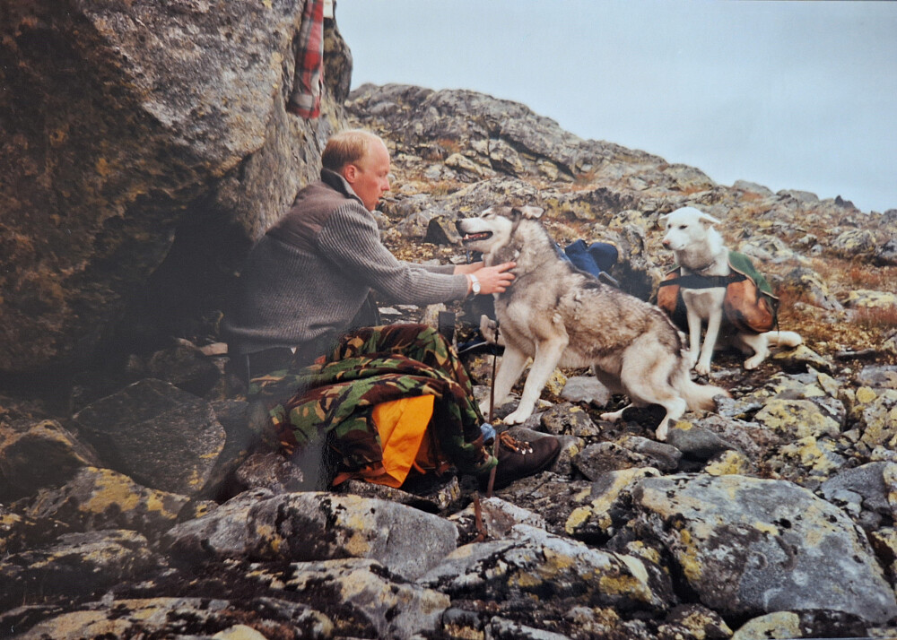 En pust i bakken ved Dyrhaug.