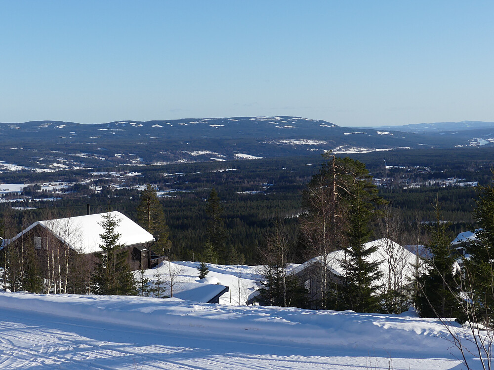 Fra Digeråsen hyttefelt og mot Holshaugen; grensetopp mellom Åmot og Elverum.