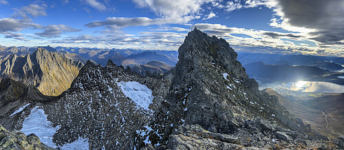 Traversen i gang. Ser tilbake mot toppen